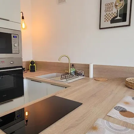 Appartement Cozy With Balcony Near