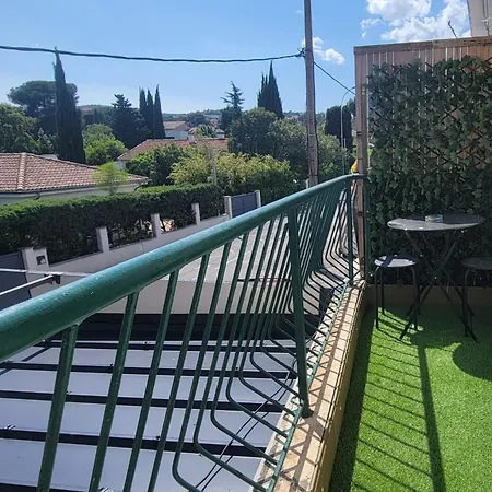 Cozy With Balcony Near Appartement
