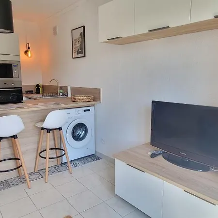 Appartement Cozy With Balcony Near