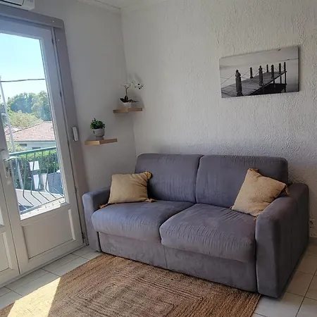 Cozy With Balcony Near Appartement